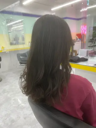 セミロング カラー パーマ ヘアアレンジ ネイル マツエク・マツパ 韓国風ベージュ🤎 赤みなし🌿横浜🤎のヘアスタイル