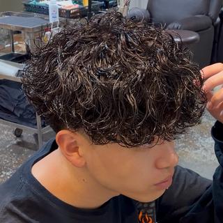 パーマ メンズ メンズ特化型美容師・ タカハシ ヒロヤのヘアスタイル