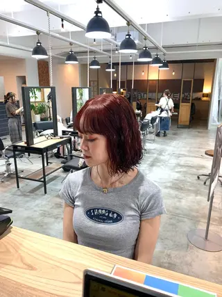 カラー Niina→ anan AVEDAのヘアスタイル