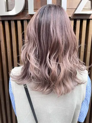 ミディアム カラー 🌈8月末までシャ イン輝きハイトーン✨のヘアスタイル