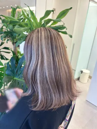 カラー 彦坂 優月のヘアスタイル