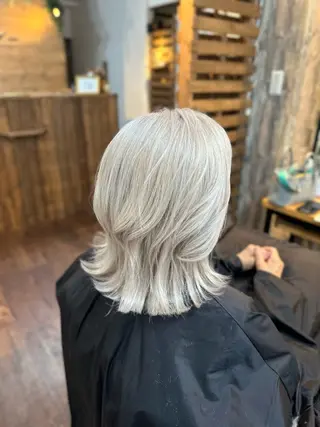 ミディアム カラー Luzir⭐︎ GEN⭐︎のヘアスタイル