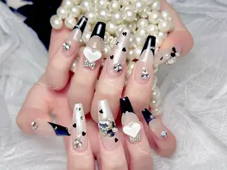 ネイル 🦋 Queenieのネイルデザイン