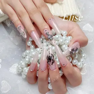 ネイル 🦋 Queenieのネイルデザイン