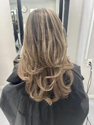 セミロング カラー ベルグロー アルファのヘアスタイル