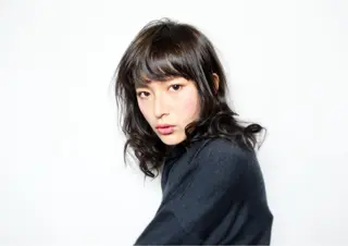 ミディアム 桑名 淳のヘアスタイル