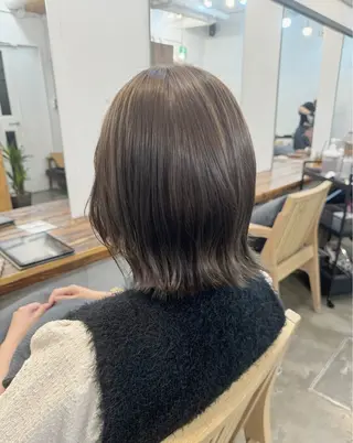 ミディアム 顔まわりレイヤー 透明感カラー🩵🩵のヘアスタイル