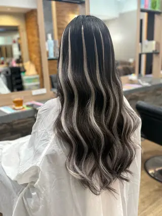 ロング RIEブリーチ& エクステ特化型のヘアスタイル