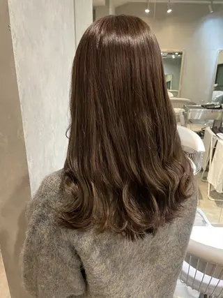 セミロング カラー 岩渕 春菜のヘアスタイル