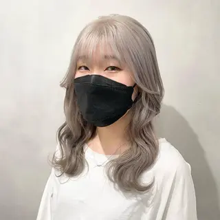 セミロング カラー 🩵ブリーチカラー MIORI🩵のヘアスタイル