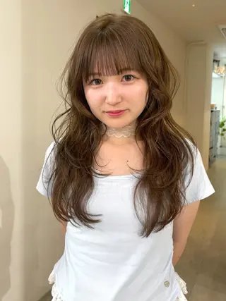 ロング カラー mizuki/ピンク ベージュ.レイヤーのヘアスタイル