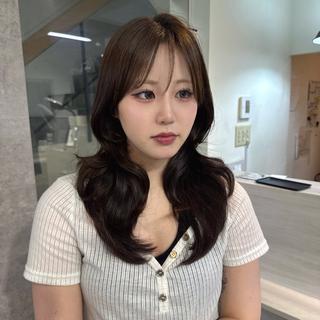 セミロング カラー Rena/レイヤー /艶カラーのヘアスタイル