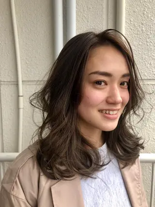 セミロング 白髪に寄り添う美容師 オギノミワコですのヘアスタイル