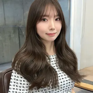 ロング 山﨑 優衣のヘアスタイル