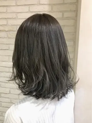 ミディアム カラー 大平 美沙のヘアスタイル