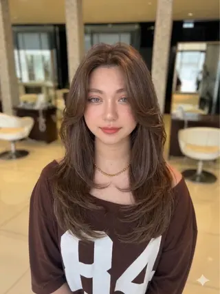 ロング EARTH 市野のヘアスタイル