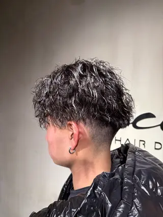 ショート パーマ 艶感/レイヤーカット 🌐Taketoのヘアスタイル