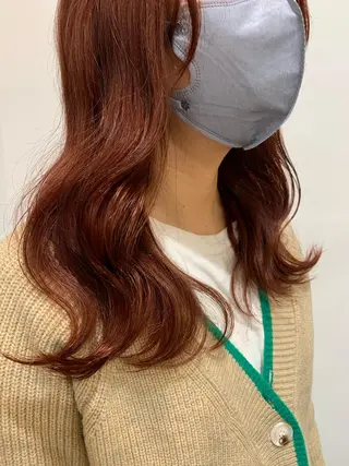ミディアム カラー om's poka 伊藤百花のヘアスタイル