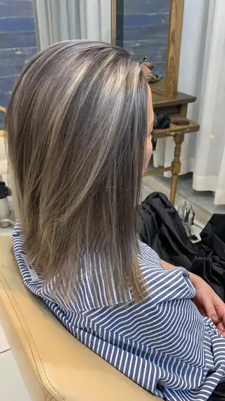 カラー 天野 利咲のヘアスタイル