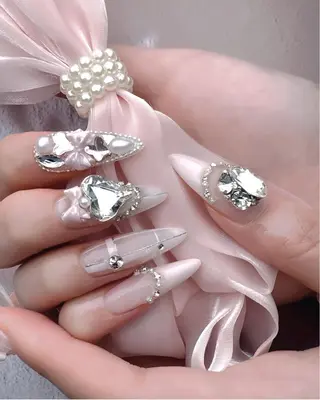 ネイル Lyna 池袋のネイルデザイン