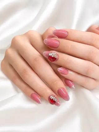 ネイル Ruby Crownのネイルデザイン