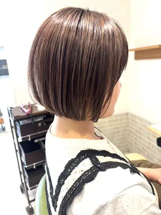 ショート 丸みショート/ ハイライトカラーのヘアスタイル
