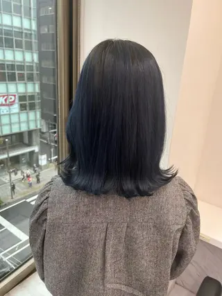 セミロング 寒色/ベージュヘア ブリーチありMiOのヘアスタイル