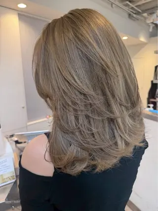 セミロング ERI. fandのヘアスタイル