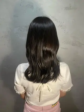 セミロング カラー 久我 彩音のヘアスタイル