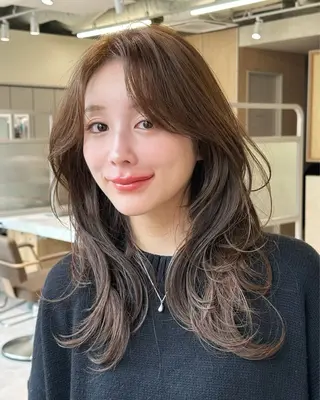 セミロング カラー 貴方以上に貴方の髪を 想う🌕野口昴夢のヘアスタイル