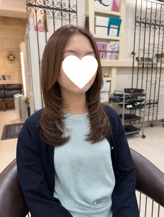 ミディアム カラー 地毛風ストレート 早坂裕真のヘアスタイル