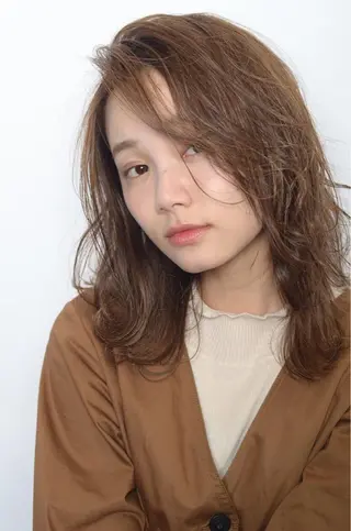 ミディアム カラー レイヤー/大人ボブ| ワタナベ リョウカのヘアスタイル