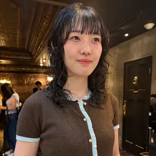 ミディアム パーマ くびれレイヤー/艶 カラー　MADOKAのヘアスタイル