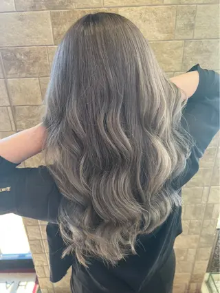 ロング EARTH 市野のヘアスタイル