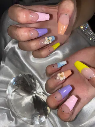 ミディアム YOKOSUKA NAILS💅🩶のネイルデザイン