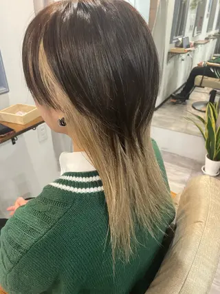 ミディアム シンプル 美容室のヘアスタイル