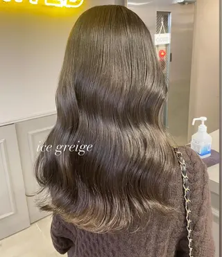 ロング カラー 抜け感レイヤー︴ ニュアンスカラーのヘアスタイル