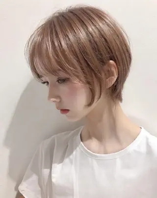 ショート AnFye une qatllのヘアスタイル