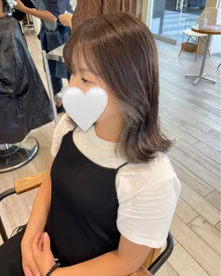 ミディアム 🍋透け感カラー🍃 オリーブ🍐Kahoのヘアスタイル