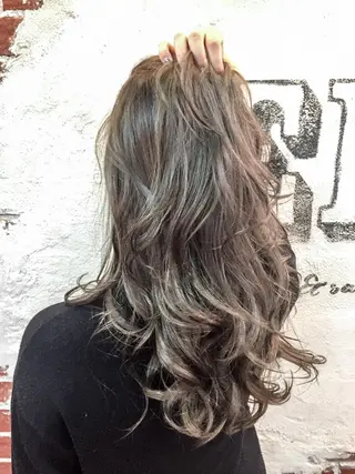 ロング EIGHT plum TOKIOリミテッドのヘアスタイル