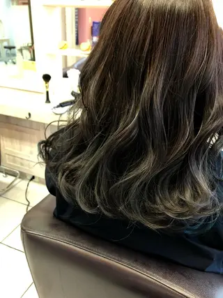セミロング カラー コグチ ヒカルのヘアスタイル