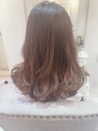 ミディアム パーマ HATSUMEI 勅使瓦 祥のヘアスタイル