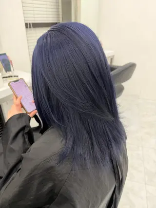 カラー niina🖤 透明感×レイヤーのヘアスタイル
