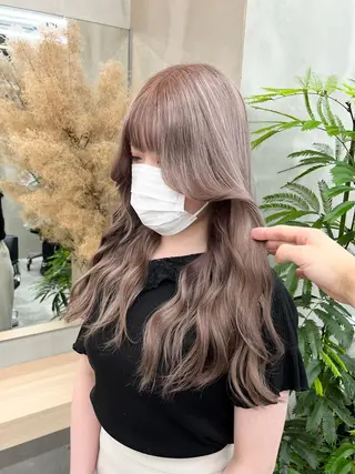 ロング カラー イツク ⚡️ ルーツ/ハイトーンのヘアスタイル