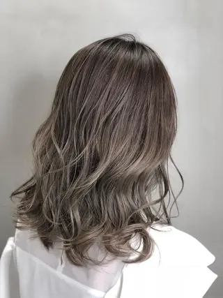 セミロング カラー 【透明感、艶髪】西村 有司のヘアスタイル