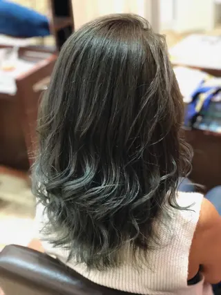 ロング 反橋 聖のヘアスタイル