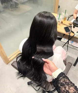 カラー Sakura / Fier umedaのヘアスタイル