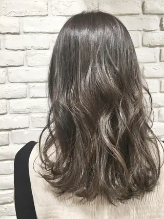 ミディアム カラー ベージュカラー🧸 伊藤なつみのヘアスタイル