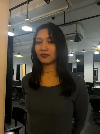 ミディアム カラー 宮前 芽衣のヘアスタイル