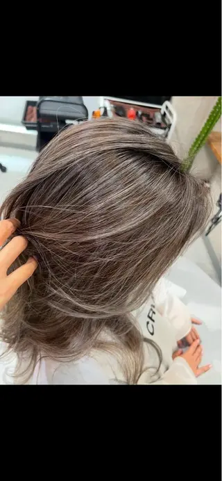 セミロング カラー 松井那津子 /ハイライトブリーチのヘアスタイル